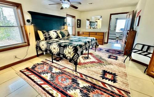 Tahlequah House | Secluded Riverfront Cabin with Bluff Views, Gated Privacy & Scenic Trail Access in Tahlequah, Oklahoma