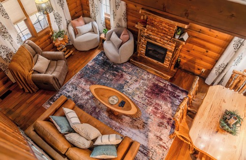 Rockbridge Cabin | Secluded Romantic Getaway/Creek View/Hot Tub/Fire Pit/Heart of HK/Pet Friendly