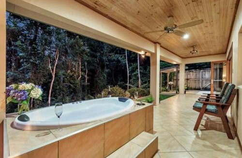 Kuranda Villa | Secluded Romantic Getaway For Two - Kuranda Queensland