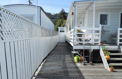 Sausalito Cottage | Secluded, Romantic, Private, on the Water