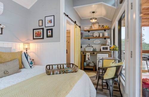 Hondo Cabin | Secluded & Romantic Tiny Farmhouse Getaway