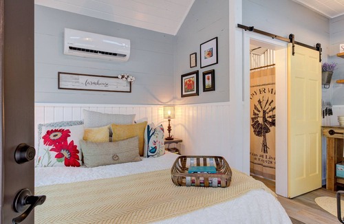 Hondo Cabin | Secluded & Romantic Tiny Farmhouse Getaway