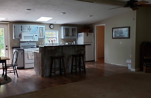 Cashton House | Secluded Rustic Cabin