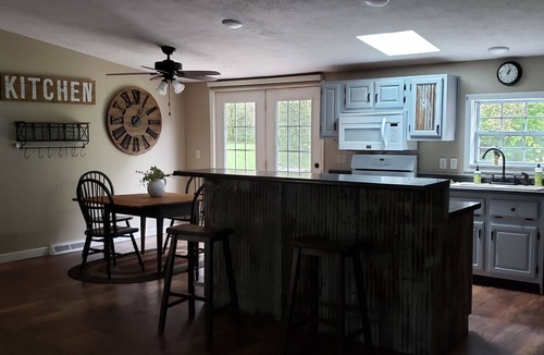 Cashton House | Secluded Rustic Cabin