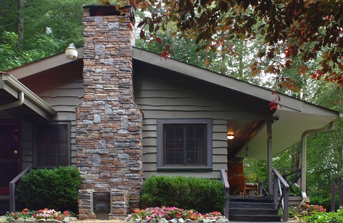 Rabun Gap Cabin | Secluded-Rustic Elegance-Mountain Views-Clean-Lake-Waterfalls-Easily Accessible