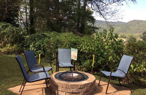 Rabun Gap Cabin | Secluded-Rustic Elegance-Mountain Views-Clean-Lake-Waterfalls-Easily Accessible