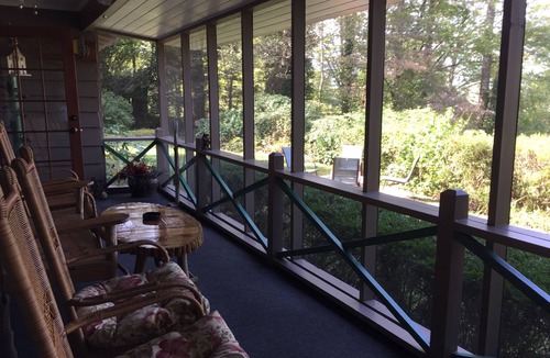 Rabun Gap Cabin | Secluded-Rustic Elegance-Mountain Views-Clean-Lake-Waterfalls-Easily Accessible