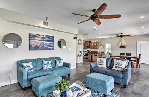 El Lago House | Secluded Seabrook Waterfront Home w/Patio!
