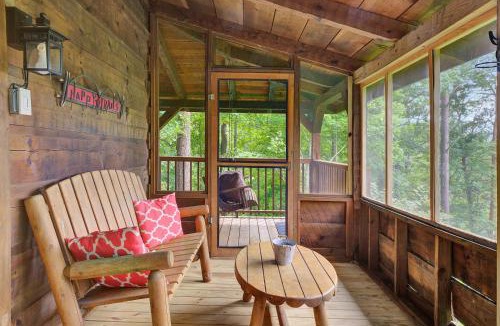 Sevierville House | Secluded Sevierville Cabin w/Hot Tub!