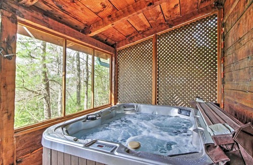 Sevierville House | Secluded Sevierville Cabin w/Hot Tub!