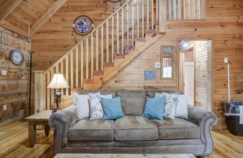 Sevierville House | Secluded Sevierville Cabin w/Hot Tub!