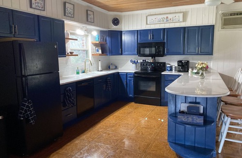 Heflin House | Secluded Shades of Blue Lake Bistineau Sunsets Sleeps 19
