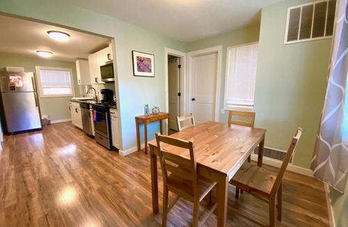 Powellhurst-Gilbert House | Secluded Small 2BR home, Washer/Dryer, Private Parking.