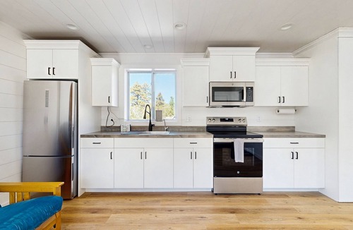 Aspen Springs House | Secluded Southwest Soul: Trails, Views, & Remote Work Ready