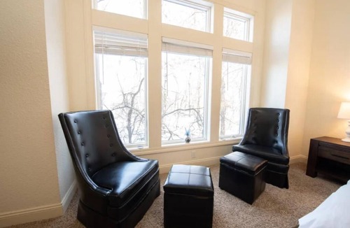 Blaine House | Secluded Spa-cious Retreat 11+3