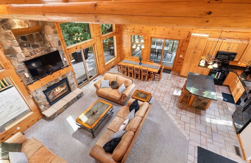 The Galena Territory Cabin | Secluded Spacious Cabin with Large Bedrooms and Huge Deck & Hot Tub