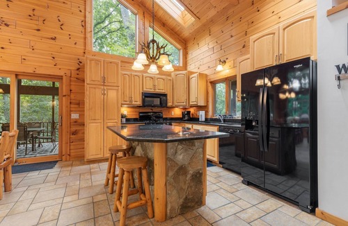 The Galena Territory Cabin | Secluded Spacious Cabin with Large Bedrooms and Huge Deck & Hot Tub