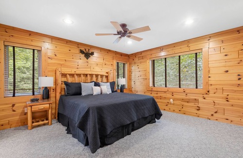 The Galena Territory Cabin | Secluded Spacious Cabin with Large Bedrooms and Huge Deck & Hot Tub