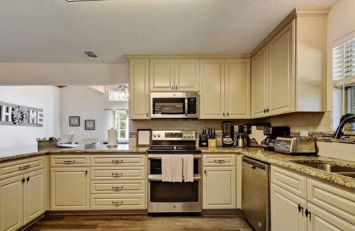 New Braunfels House | Secluded - Spacious - Convenient Location!nnSleeps 14 – 22