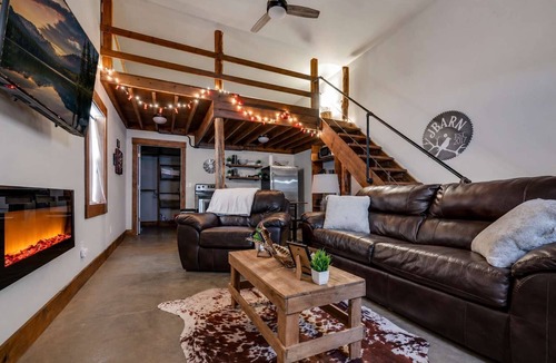 Joelton Apartment | Secluded Stay The Den at J-Barn