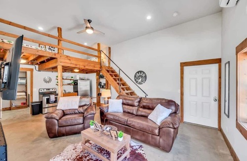 Joelton Apartment | Secluded Stay The Den at J-Barn