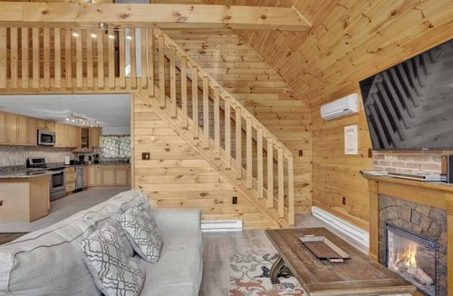 White Haven Cabin | Secluded Stream Front Log Cabin | HotTub | FirePit