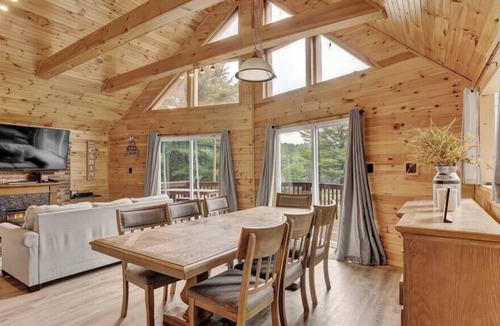 White Haven Cabin | Secluded Stream Front Log Cabin | HotTub | FirePit