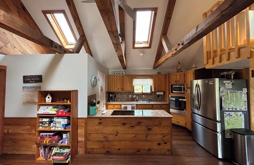 Rindge House | Secluded, Stunning Lakefront Home