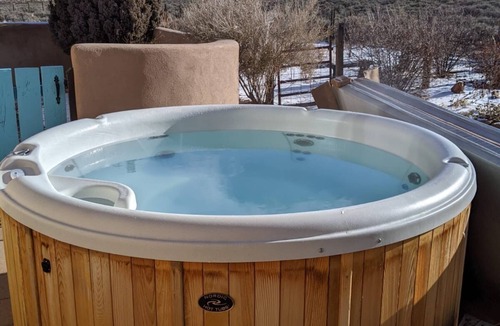 Taos House | Secluded Taos Sanctuary – Stunning Views, Hot Tub & Fireplace