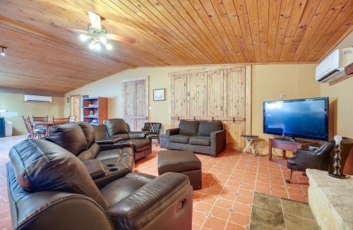 Medina House | Secluded Texas Hill Country Vacation Rental - Deck