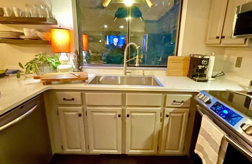 Squak Mountain House | Secluded Tree House Chalet