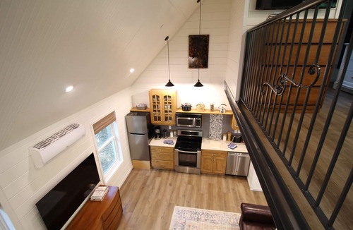 Branson Cabin | Secluded Treehouse in the Woods - 10 minutes to Branson Landing & SDC!