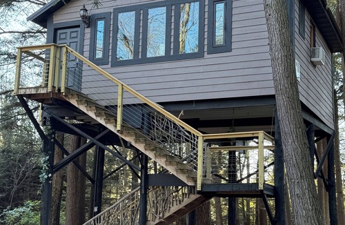 Deerbrook Cabin | Secluded Treehouse w/River & Trail Access