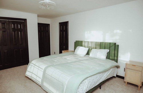 Gober Other | Secluded TX Ranch Retreat. Romantic Sunsets , Hot-tub, Pet-friendly & Gated!