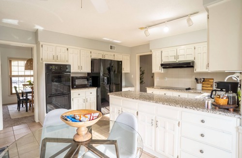 Overland Park House | Secluded, updated 4BR, kid friendly, 5 min from restaurants