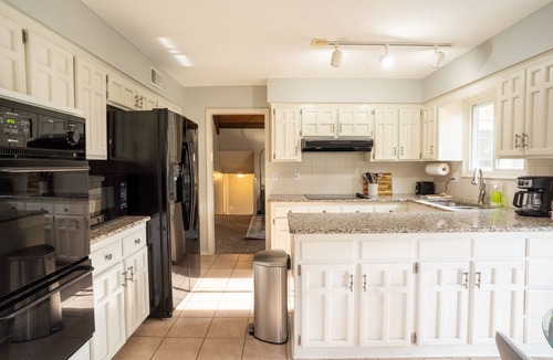 Overland Park House | Secluded, updated 4BR, kid friendly, 5 min from restaurants