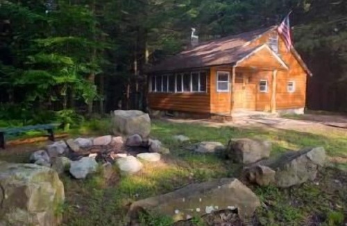 Kunkletown Cabin | Secluded vacation Cabin with Hot tub and a real fireplace