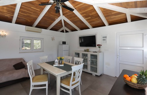 Cove Osibova (Milna) House | Secluded vacation home by the sea