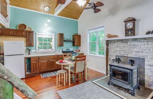 Newnata Cabin | Secluded Vacation Rental Bordering Creek!