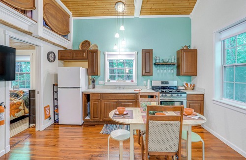 Newnata Cabin | Secluded Vacation Rental Bordering Creek!