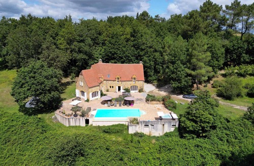 Beynac-et-Cazenac Villa | Secluded Villa with Infinity Pool & Hot Tub