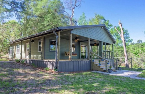 Larue Cabin | Secluded WATERFRONT CABIN with wifi, private dock with boat lift and courtyard