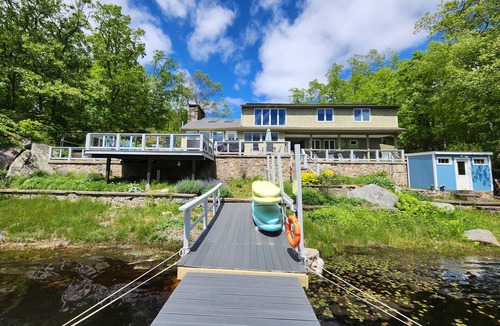 Hope Valley House | SECLUDED WATERFRONT HOME WITH ROOM FOR ALL