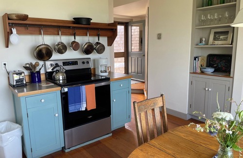 Aquinnah Cottage | Secluded Waterfront - North Shore - Private Beach