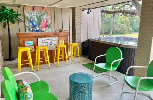 Bryan House | Secluded Whoop Acre Ranch SLEEPS 25-LOADED with entertainment