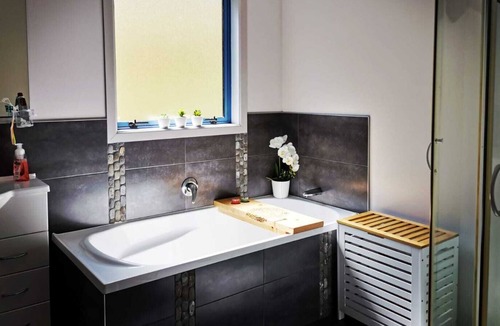 Te Miro House | Secluded within 12 acres of native bush