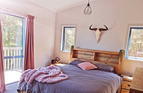 Te Miro House | Secluded within 12 acres of native bush