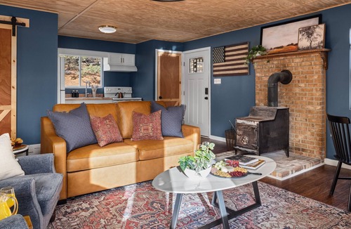 Sleepy Hollow Cabin | Secluded WV Retreat Hot Tub, Fire Pit & Kayaks