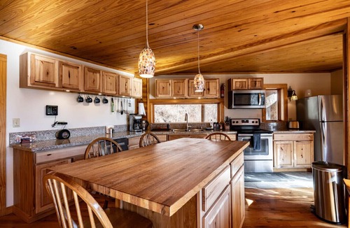 Stanardsville House | Secluded Zen River Retreat