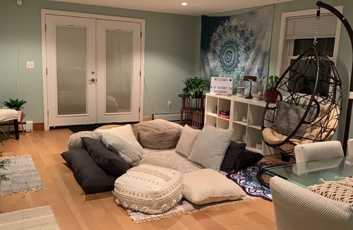 Roxbury House | Seclusion only minutes away from everything !